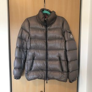 Moncler Berre Giubbotto Down Jacket in Dove